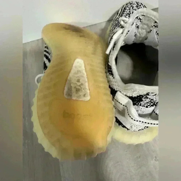 Adidas Yeezy Boost 350 V2 Zebra Size 6.5 - Picture 4 of 8